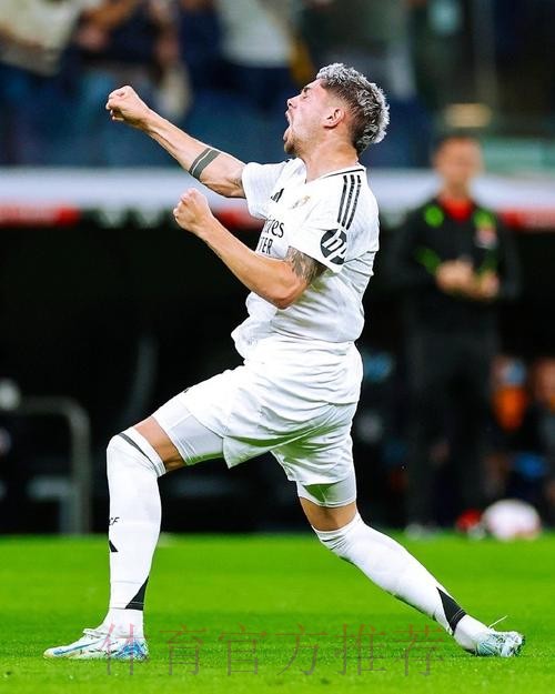 巴尔韦德-现在带着手部骨折伤势踢球 很疼但能踢